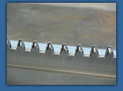 Hochglanzpolierter Formkern SGW "LED Bremslicht" für die Automobilindustrie. Pro Kavität, wurden 60 Fassetten poliert.